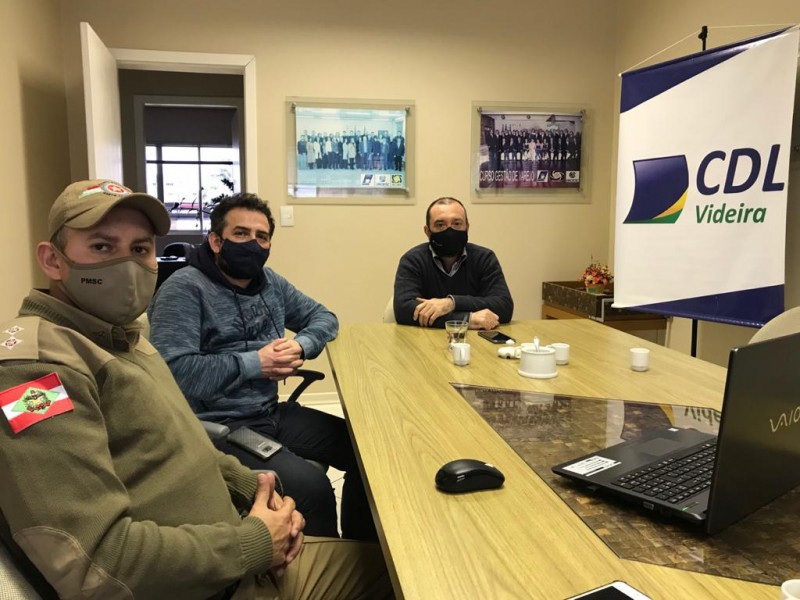 CDL Videira firma parceria com a PM para oferecer consultoria de prevenção a crimes no comércio local CDL Videira firma parceria com a PM para oferecer consultoria de prevenção a crimes no comércio local