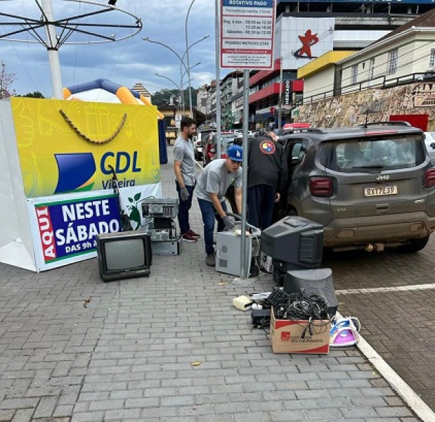 Mais de 4 toneladas de lixo eletrônico recolhidas no Recicla CDL Mais de 4 toneladas de lixo eletrônico recolhidas no Recicla CDL