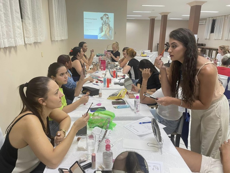 CDL e Senac oferecem curso de automaquiagem para mmulheres associadas CDL e Senac oferecem curso de automaquiagem para mmulheres associadas