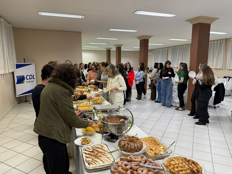CDL oferece café colonial em homenagem às mães associadas CDL oferece café colonial em homenagem às mães associadas
